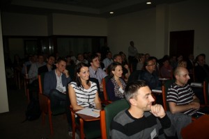 Uczestnicy warsztatu prowadzonego przez Julię